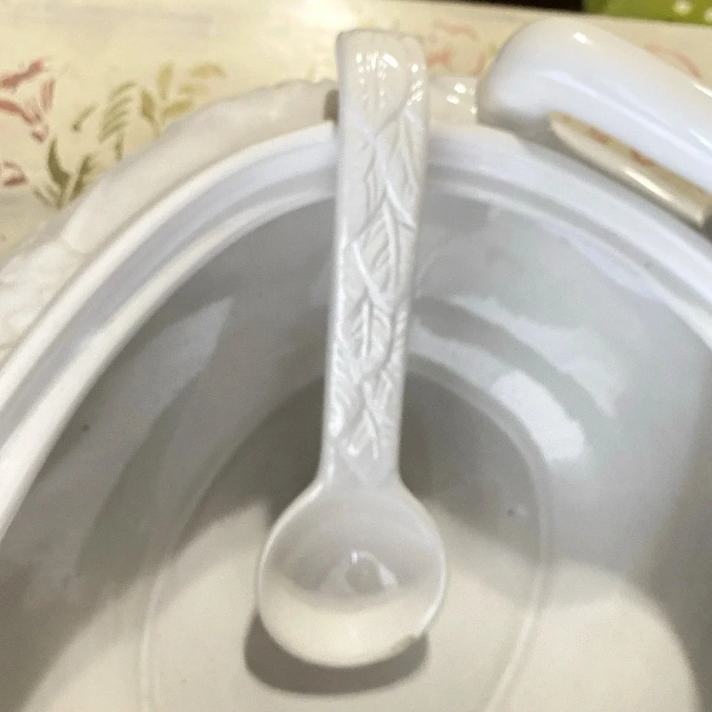 VTG Gibson Soup Tureen Lid Ladle Embossed Fruit Soup Vegetable Bowl Leaf EUC 90s